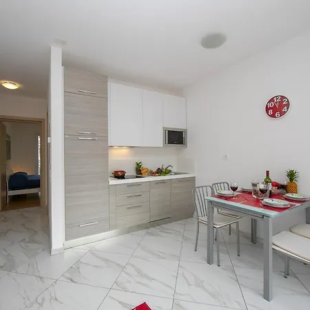 Central Apartment *